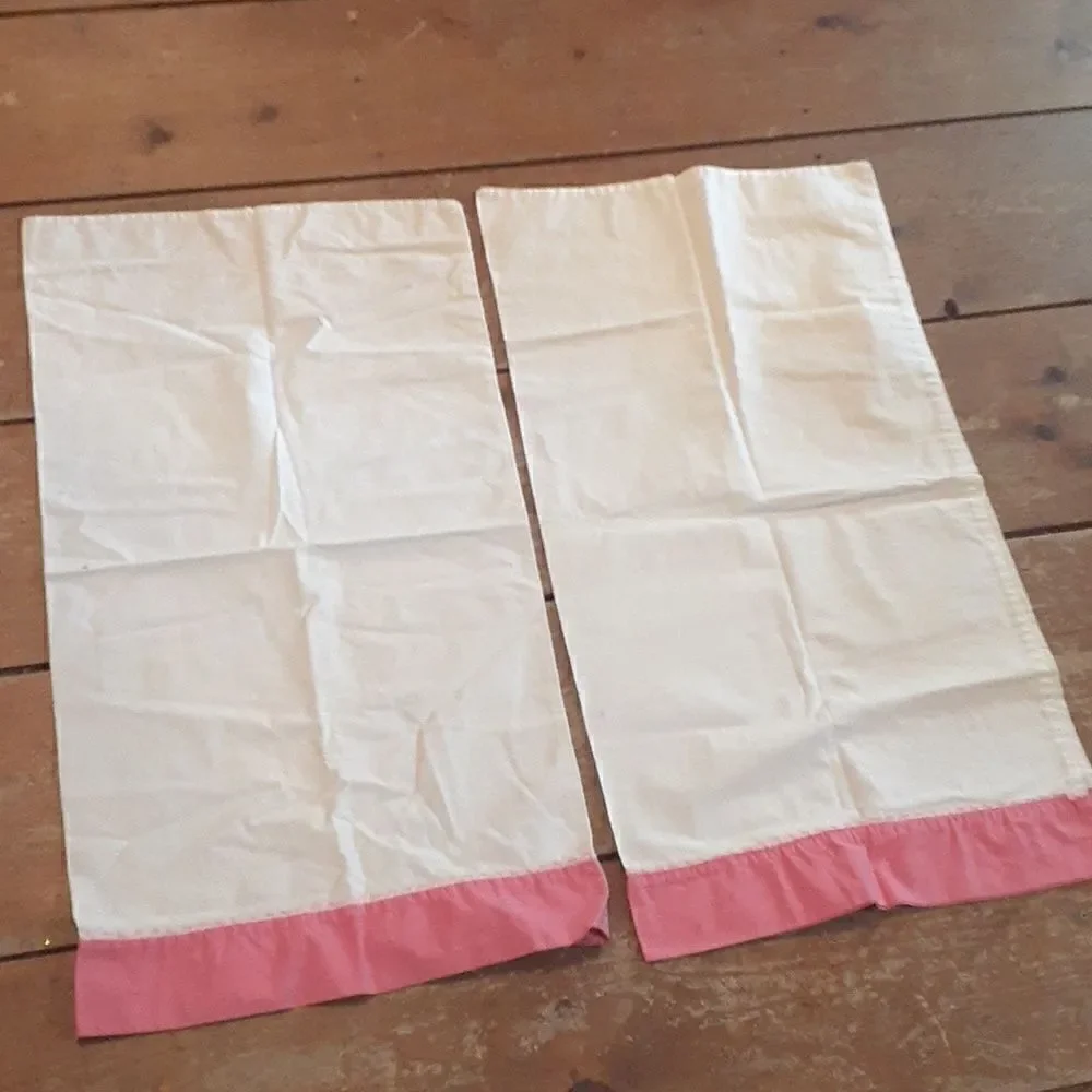 ‎vintage pillowcases with pink edging and pink rick rack decor